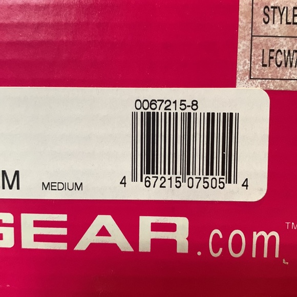 Awesome pair of LA Gear black/white jogger shoes. Size 7 1/2. Gently worn. - Picture 8 of 9